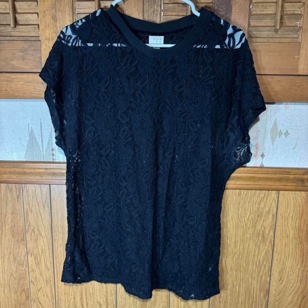 Black lace tee shirt‎ Size XL